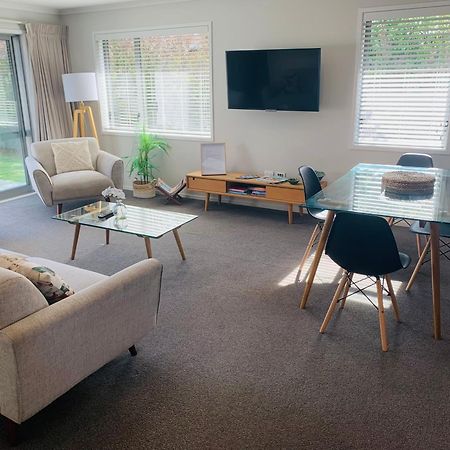 Villa Stunning Modern Retreat à Hastings Extérieur photo